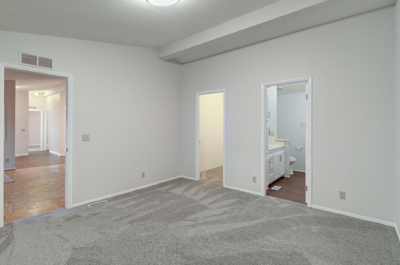 5620 Hobble Creek Dr - Photo 3 of 16