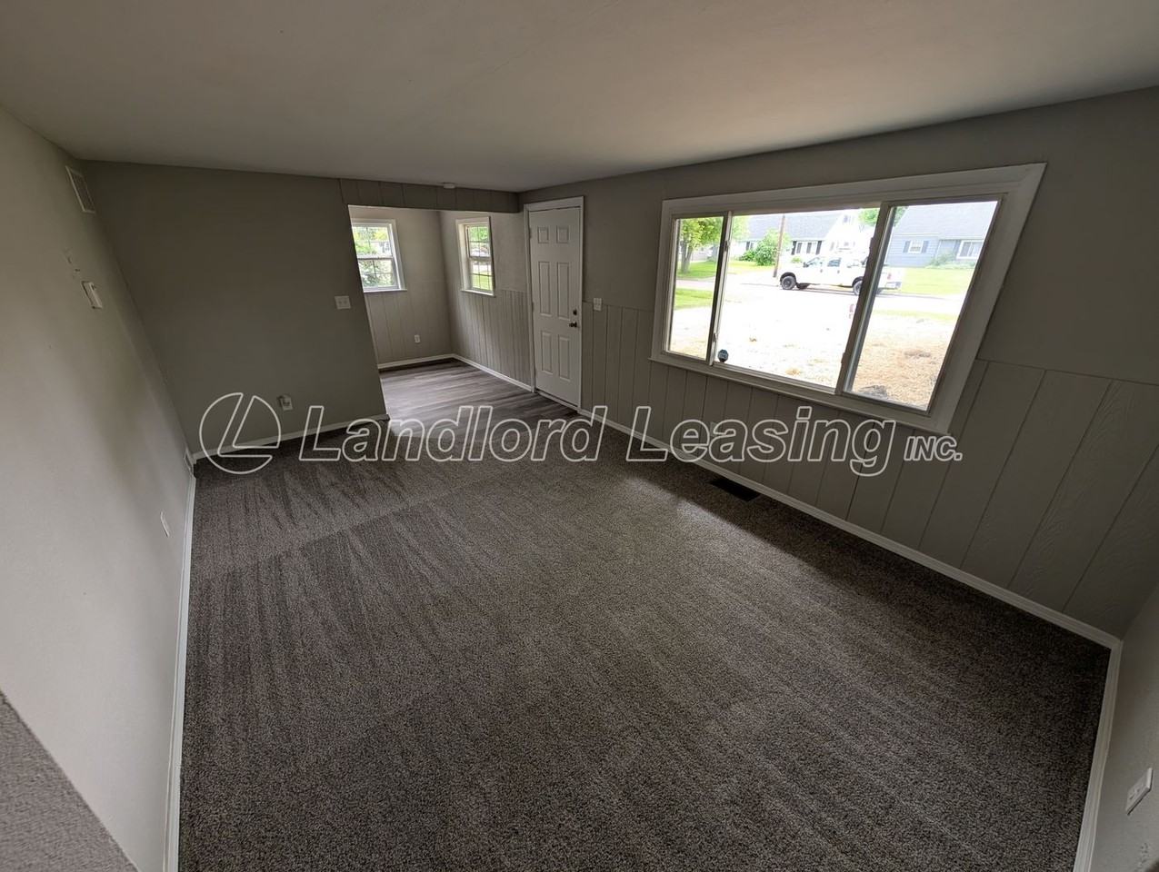 629 Vermont Dr - Photo 3 of 15