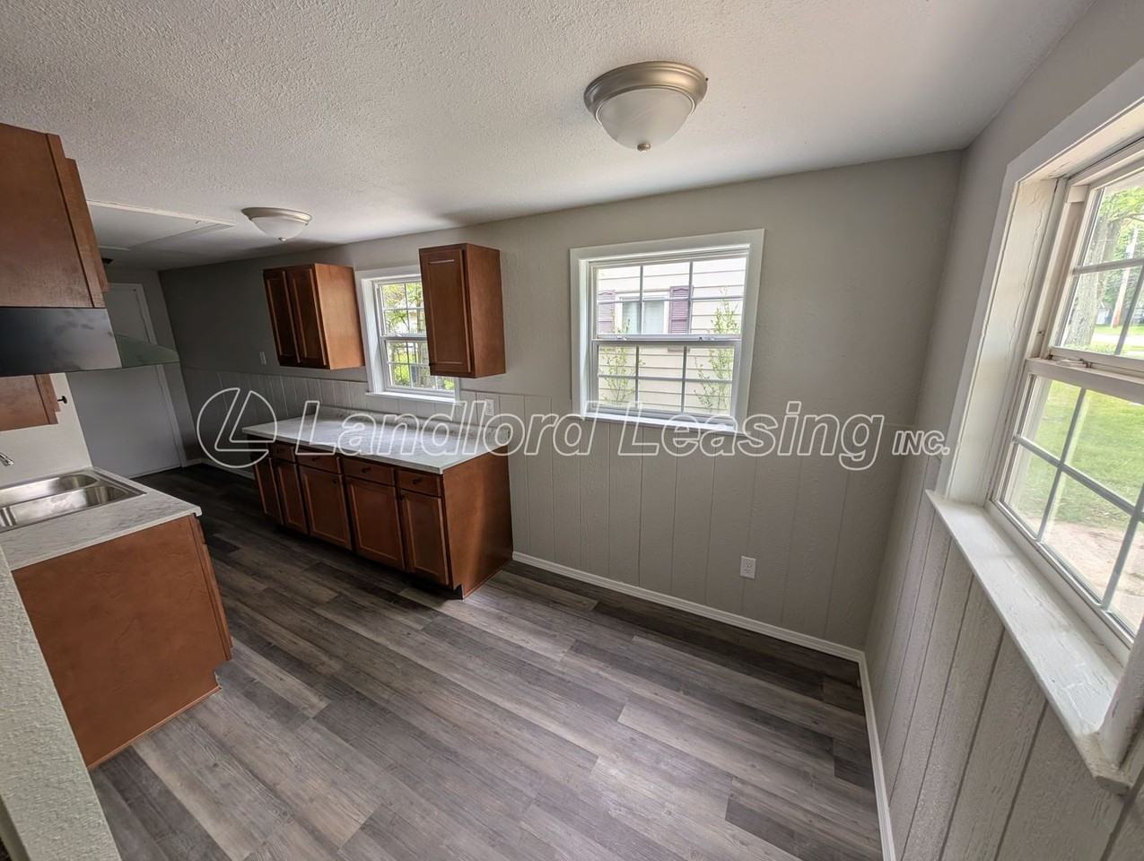 629 Vermont Dr - Photo 5 of 15