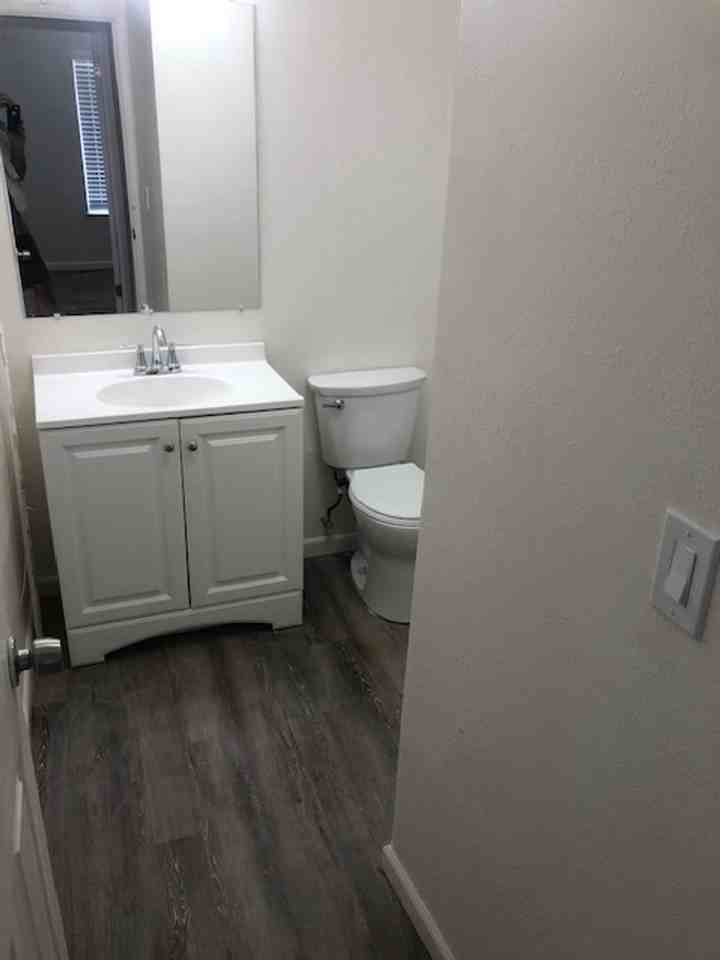 2042 Voss Park Ln - Photo 5 of 9
