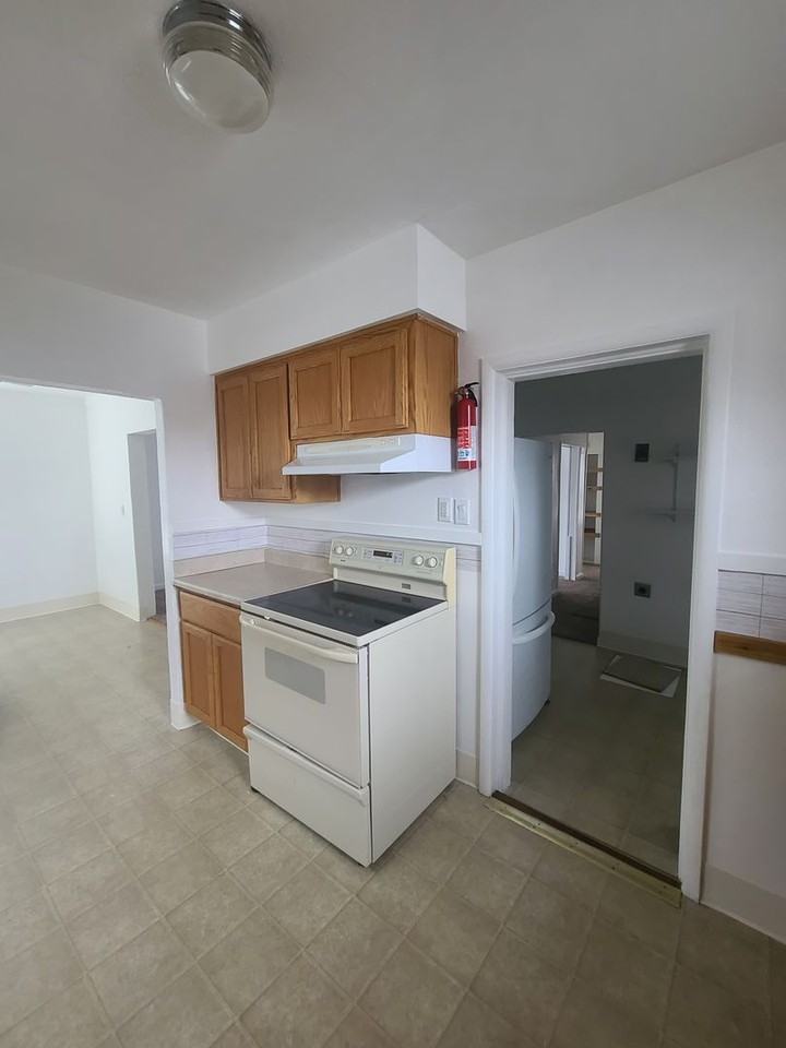 372 Sw Donald St - Photo 4 of 8