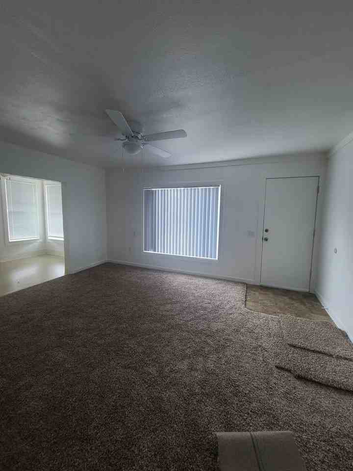 372 Sw Donald St - Photo 7 of 8