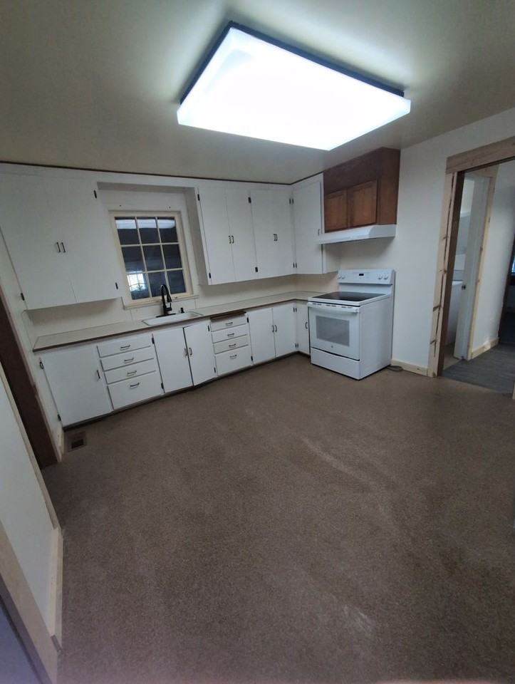 375 Main St - Photo 3 of 7