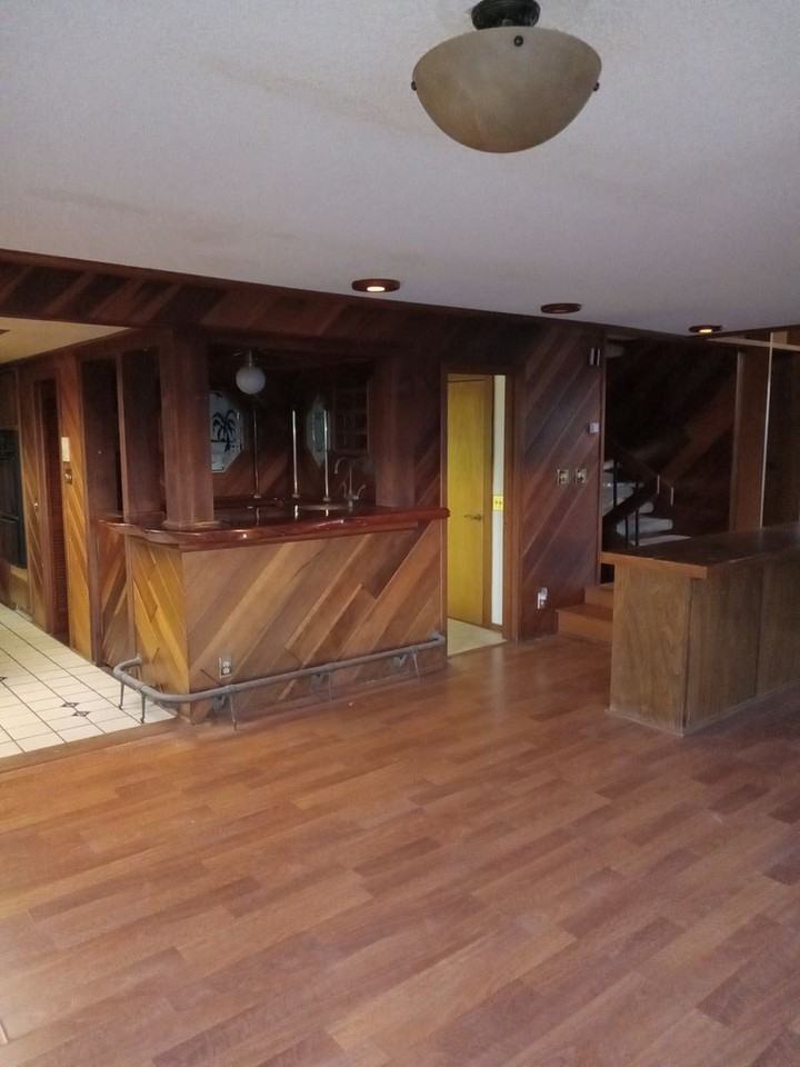 1047 Driftwood Ln - Photo 2 of 6