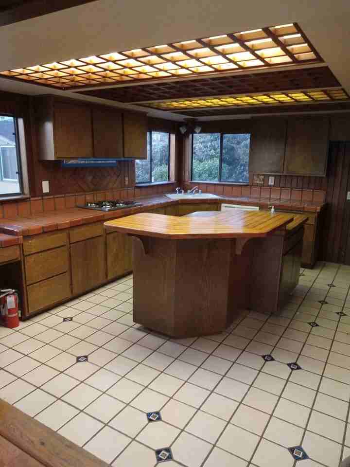 1047 Driftwood Ln - Photo 3 of 6