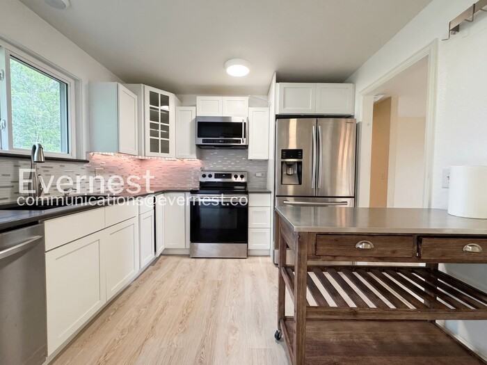 9225 Clermont Dr - Photo 2 of 32
