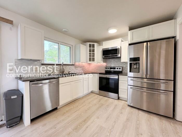 9225 Clermont Dr - Photo 3 of 32