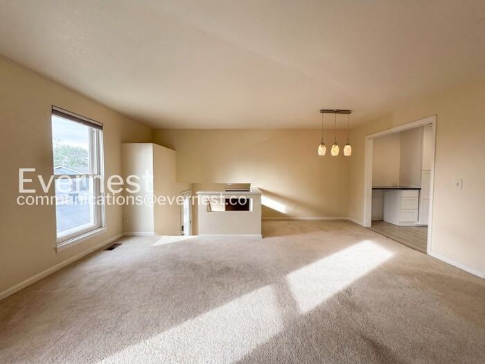 9225 Clermont Dr - Photo 7 of 32
