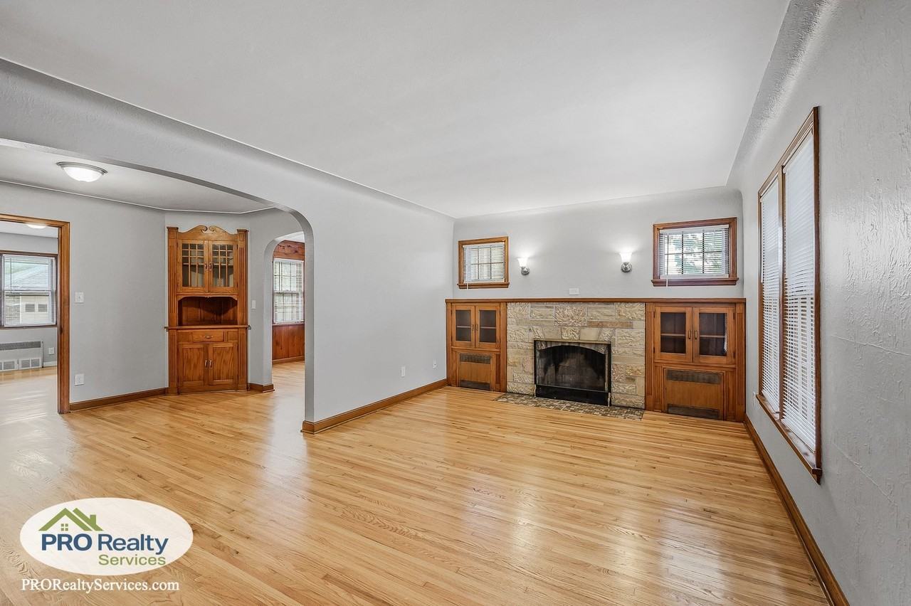438 Johnson Pkwy - Photo 3 of 31