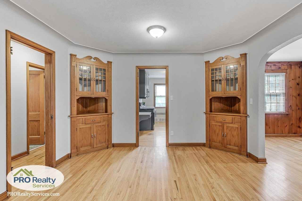 438 Johnson Pkwy - Photo 4 of 31
