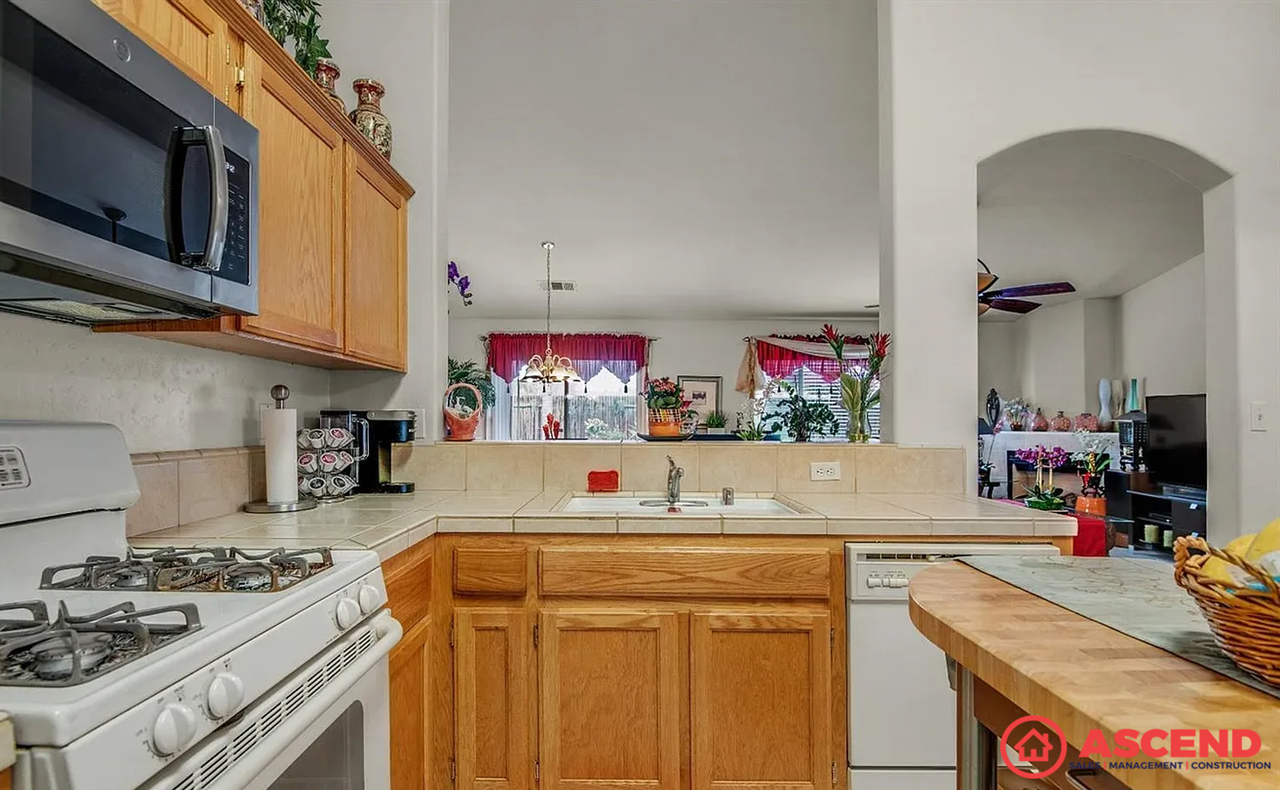 10208 Pyramid Peak Dr - Photo 4 of 10