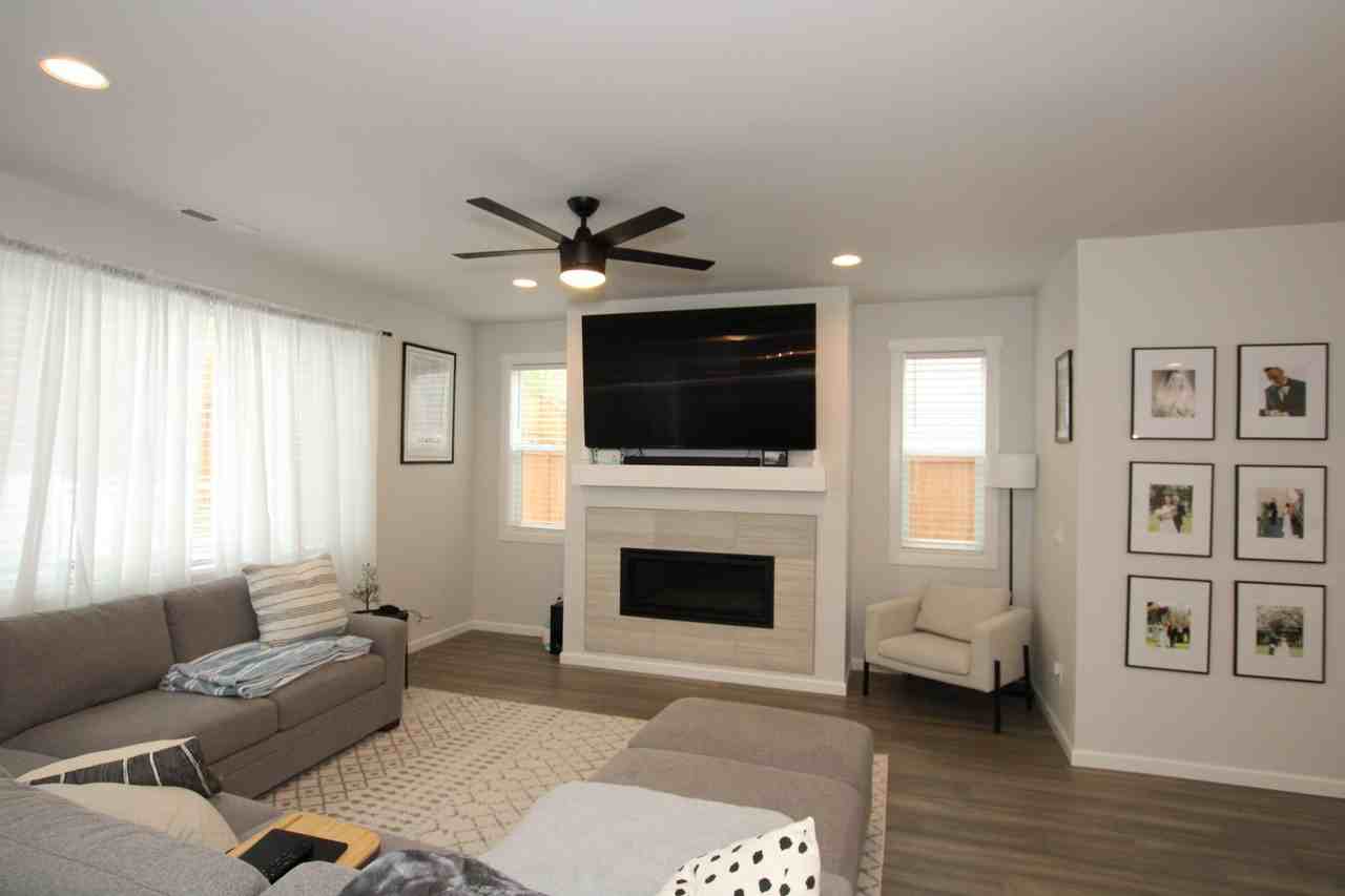 9668 Prospect Pl - Photo 4 of 13