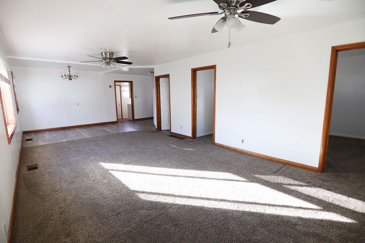 458 Park St - Photo 2 of 16