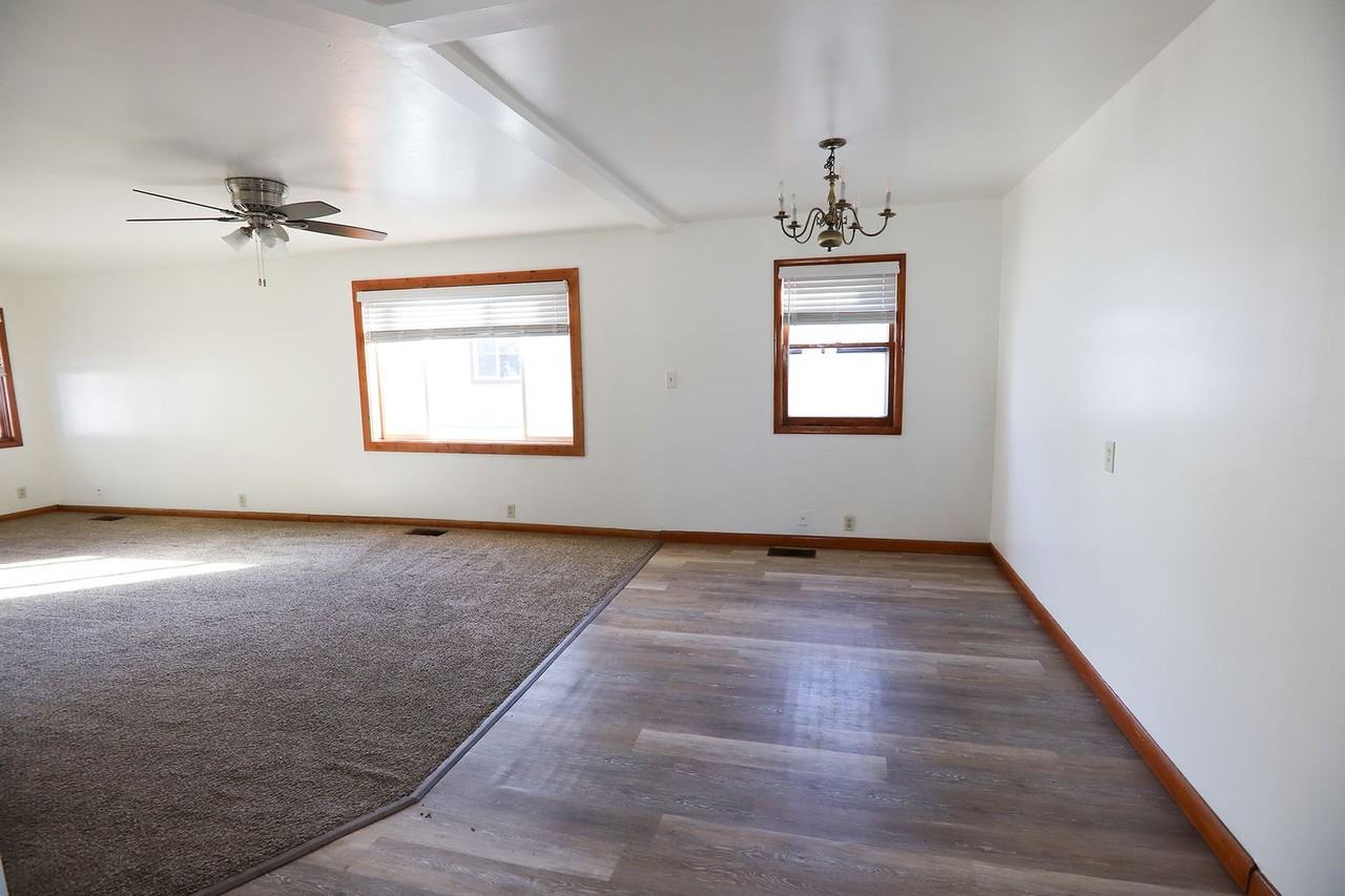 458 Park St - Photo 3 of 16