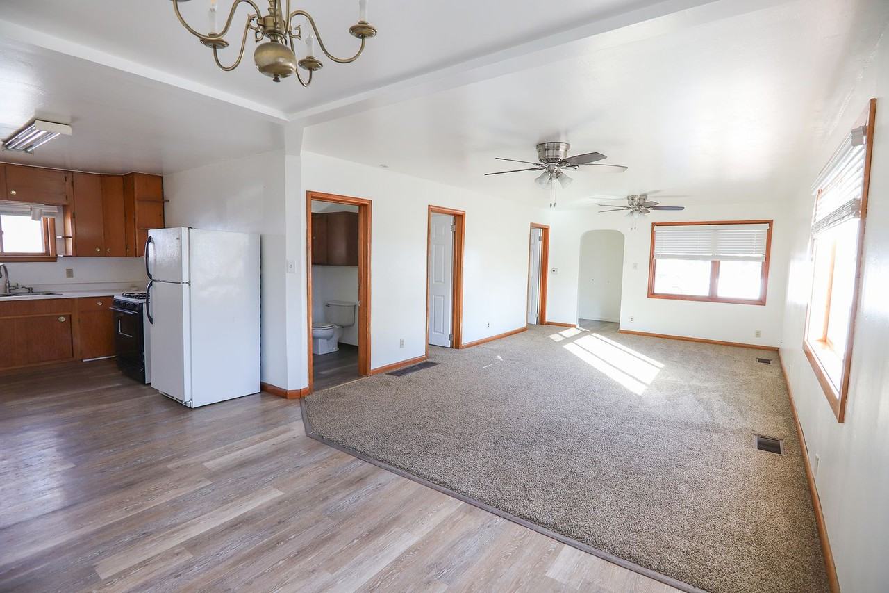 458 Park St - Photo 6 of 16