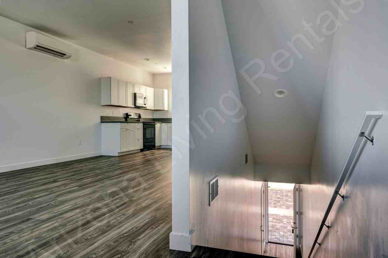 DISCOVER MINIMAL MODERN LIVING - Photo 6 of 36