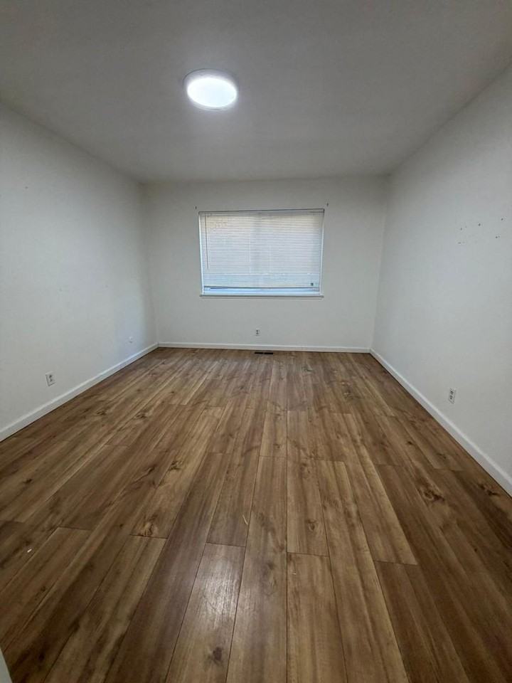 3239 Glendora Dr #1 - Photo 5 of 28