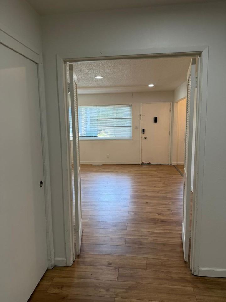 3239 Glendora Dr #1 - Photo 7 of 28