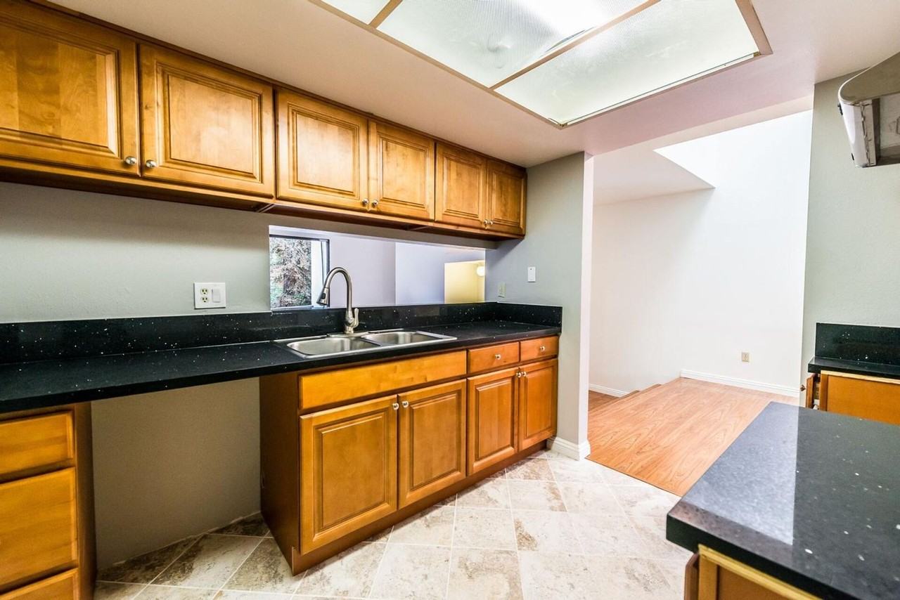 818 N Monterey St #19 - Photo 4 of 16