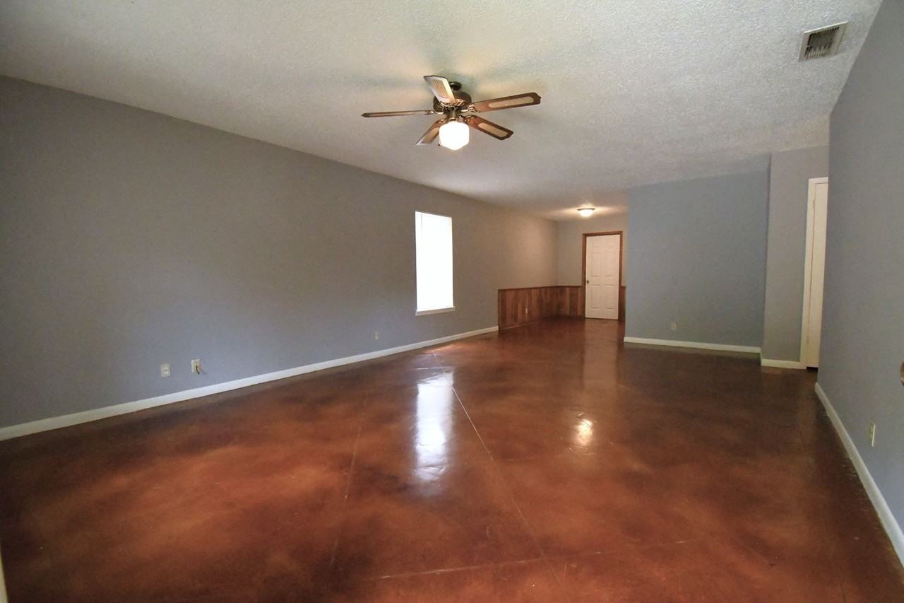 806 Fleetwood St - Photo 2 of 23