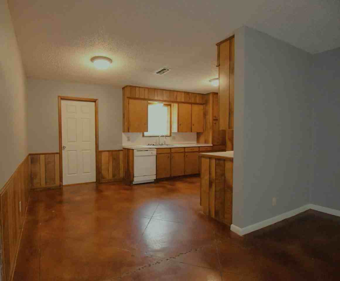 806 Fleetwood St - Photo 4 of 23