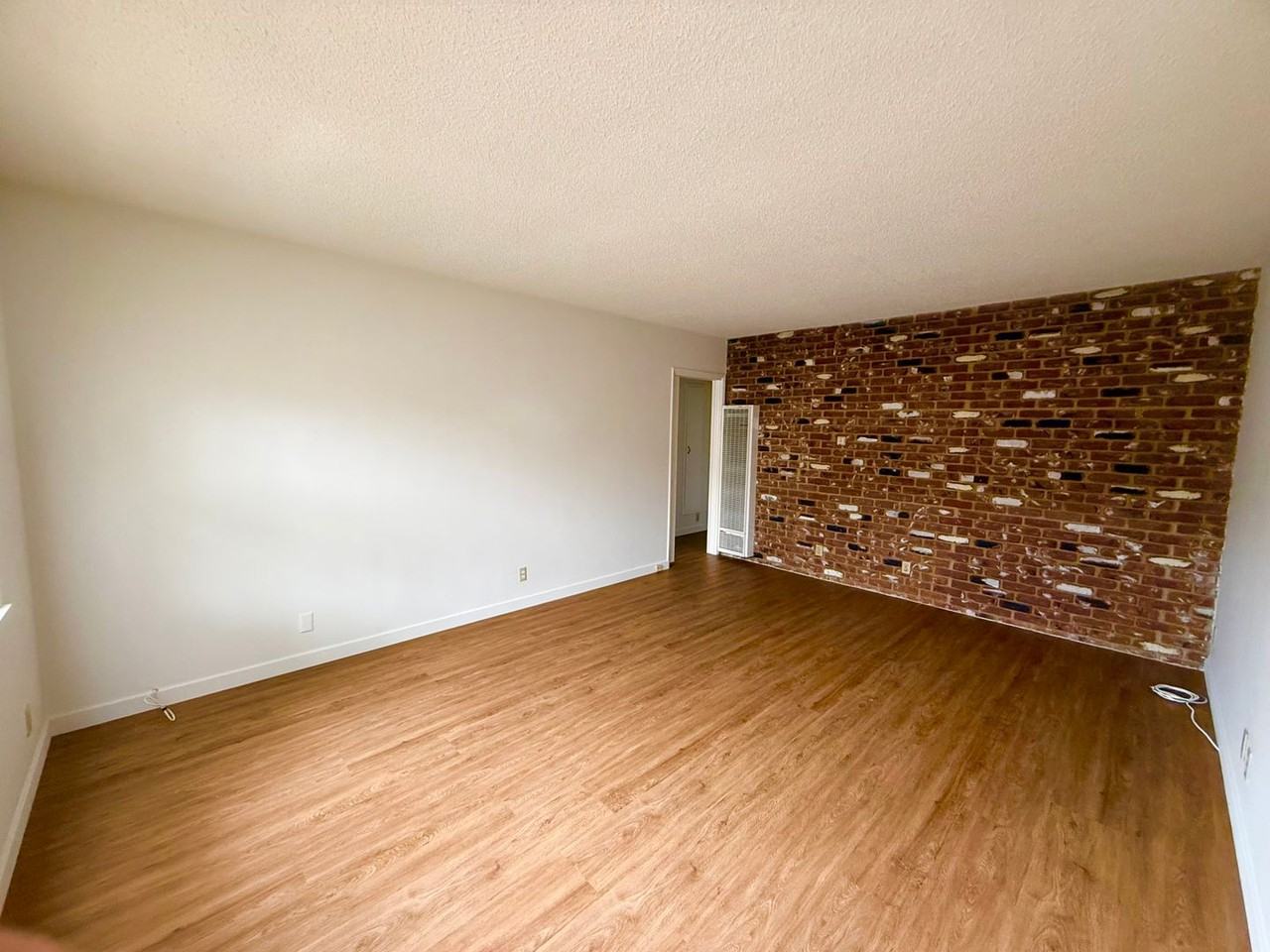2413 W Carson St - Photo 3 of 8