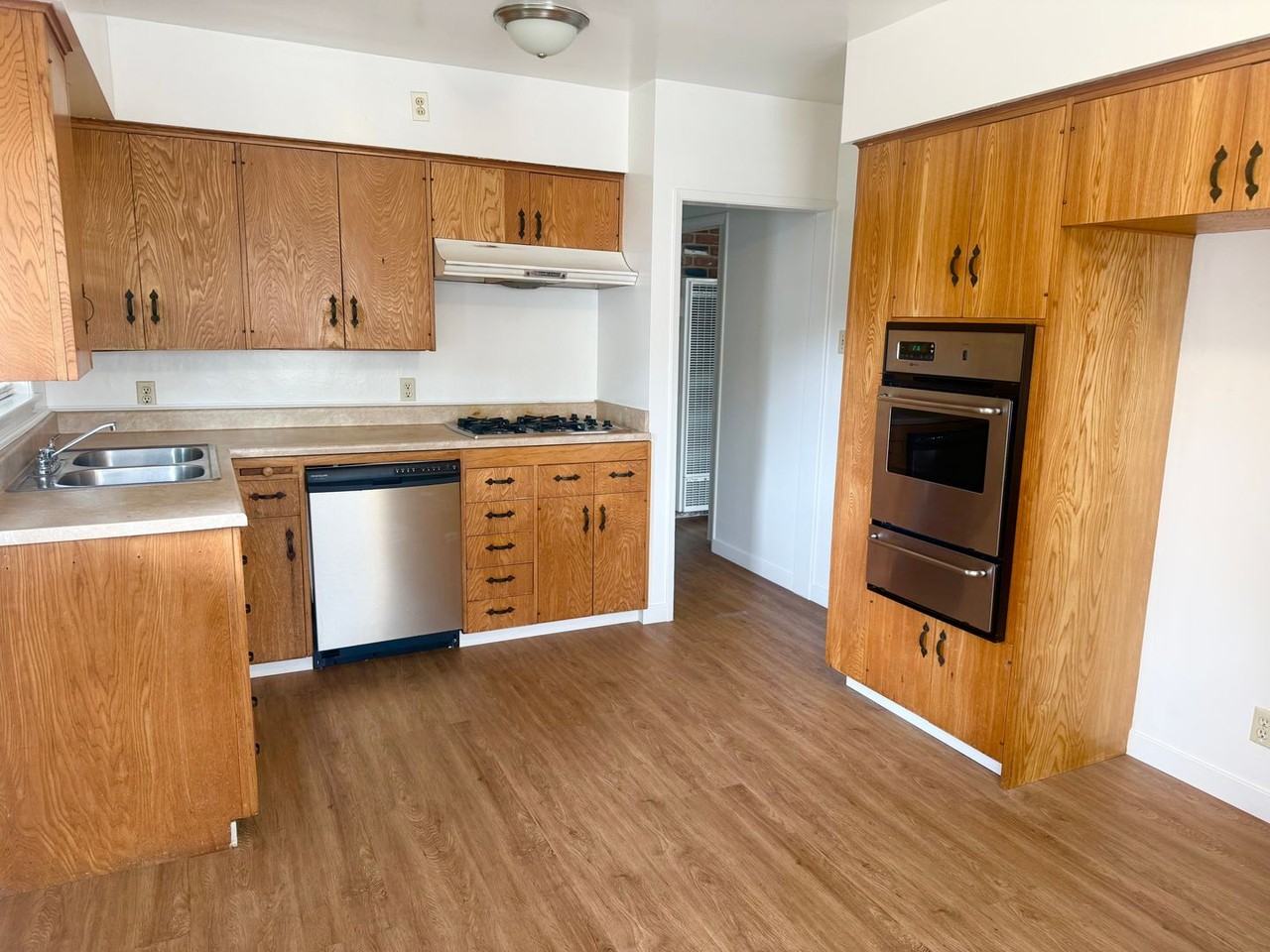 2413 W Carson St - Photo 4 of 8