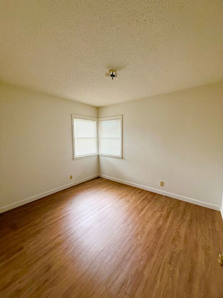 2413 W Carson St - Photo 5 of 8