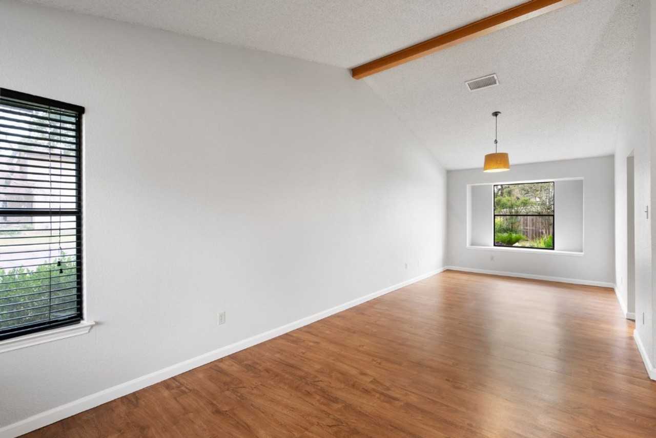 8718 Coastal Dr - Photo 4 of 34