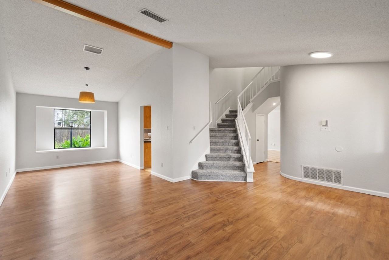 8718 Coastal Dr - Photo 6 of 34