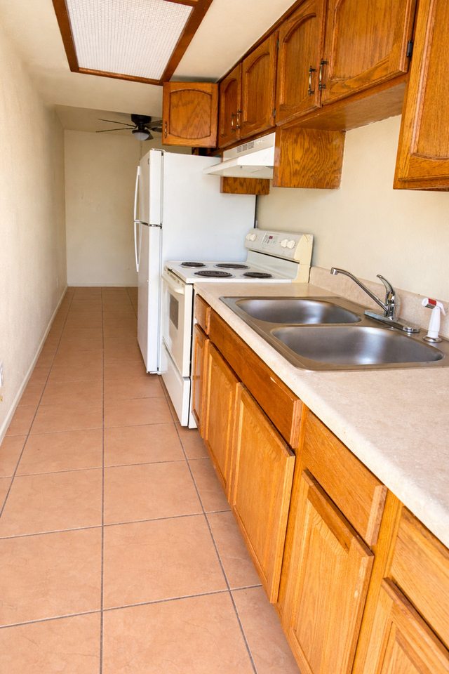 1081 S Avenue A - Photo 2 of 15