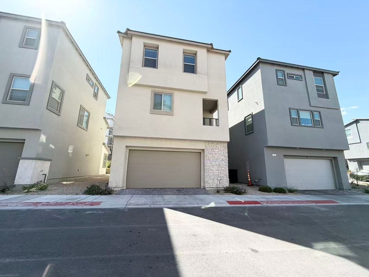 1477 Whistling Kite St - Photo 2 of 16