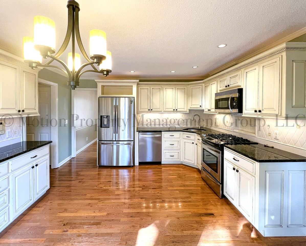 5312 Fairview Rd - Photo 2 of 19