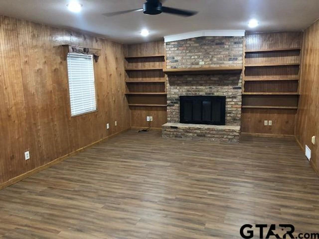 818 Howard St - Photo 2 of 3