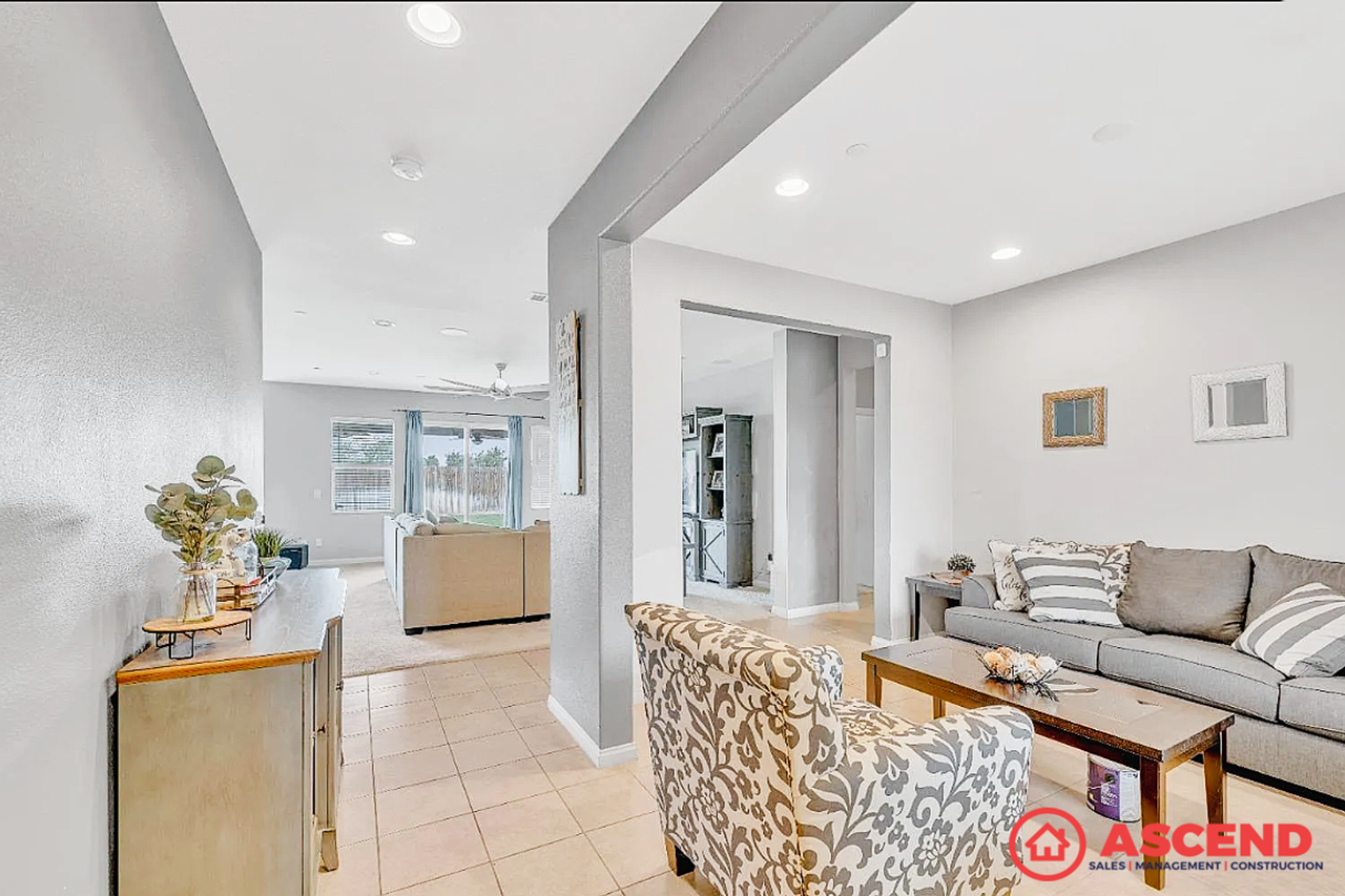 7800 Glisten Way - Photo 2 of 11
