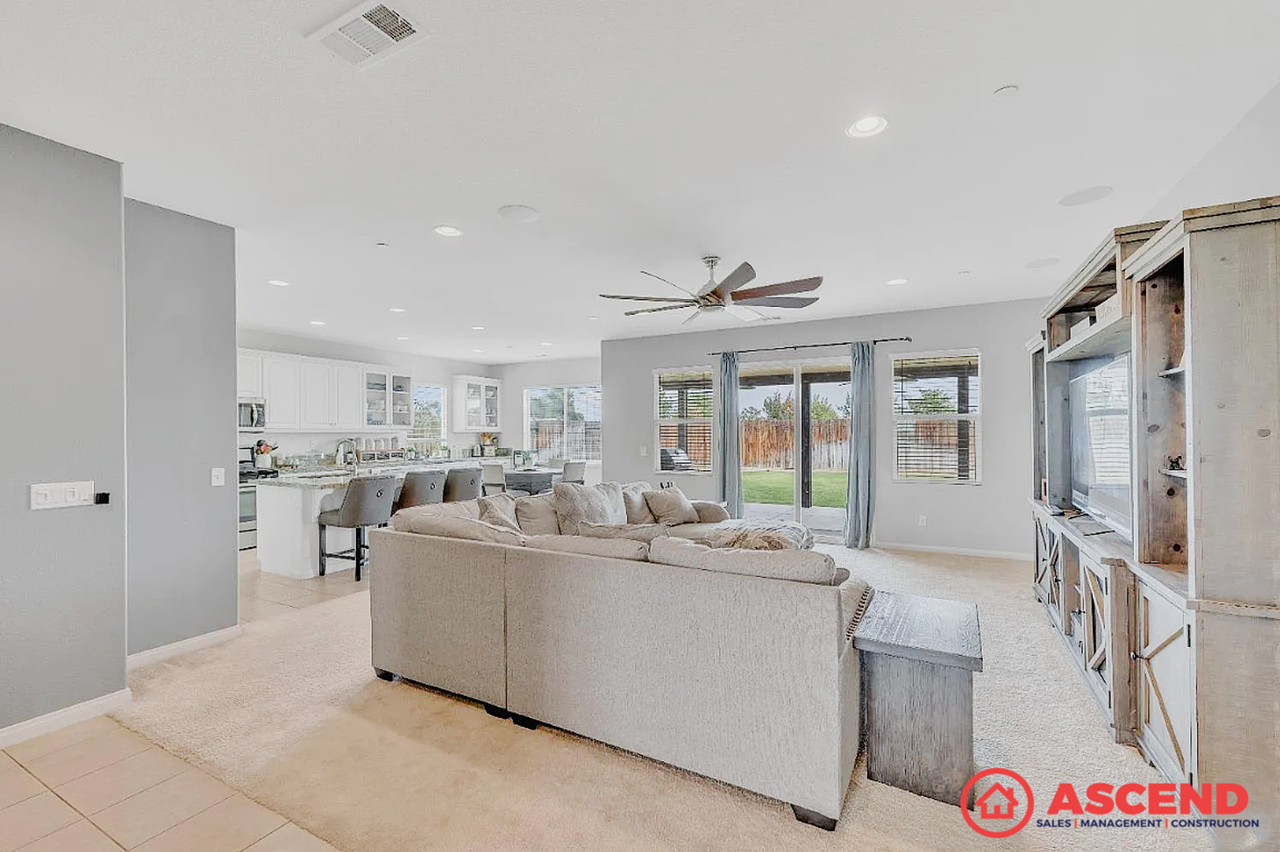 7800 Glisten Way - Photo 3 of 11