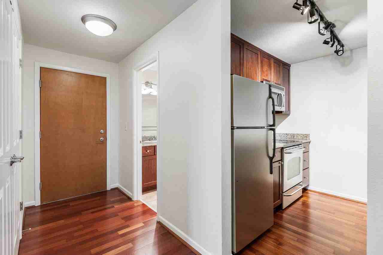 13426 Greenwood Ave N - Photo 5 of 15