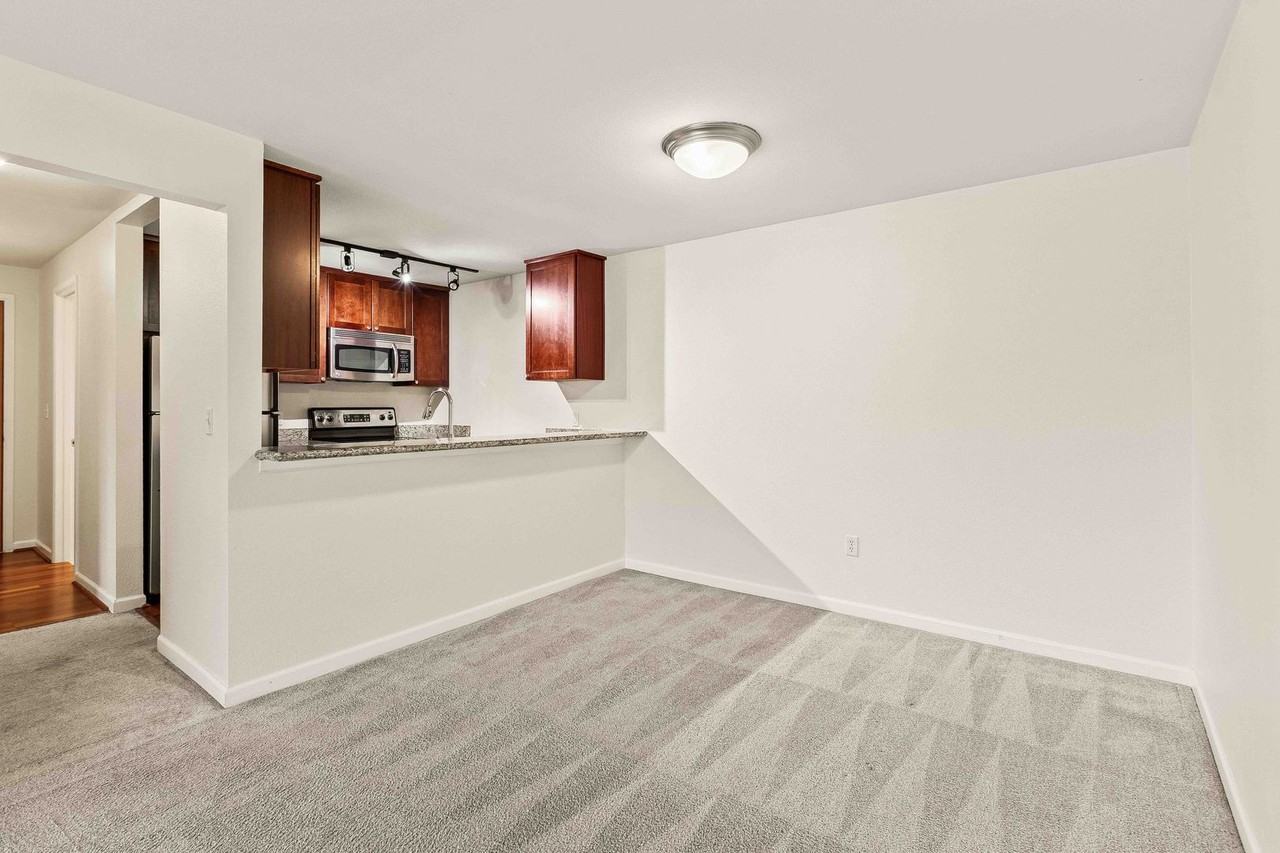 13426 Greenwood Ave N - Photo 7 of 15