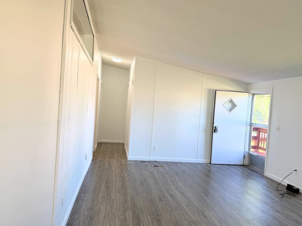 506 1st Ave W Apt 4 - Photo 3 of 18