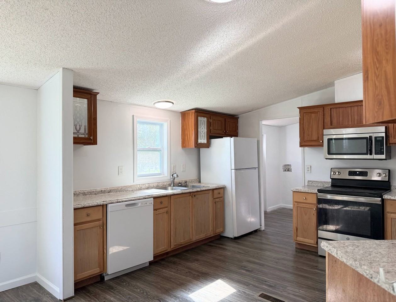 506 1st Ave W Apt 4 - Photo 5 of 18
