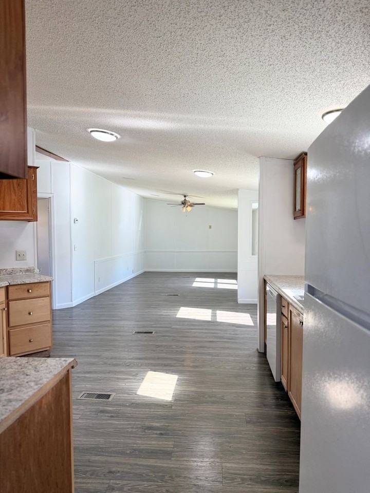 506 1st Ave W Apt 4 - Photo 6 of 18