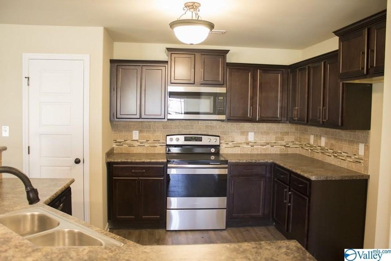 107 Hulsey Ln - Photo 2 of 9
