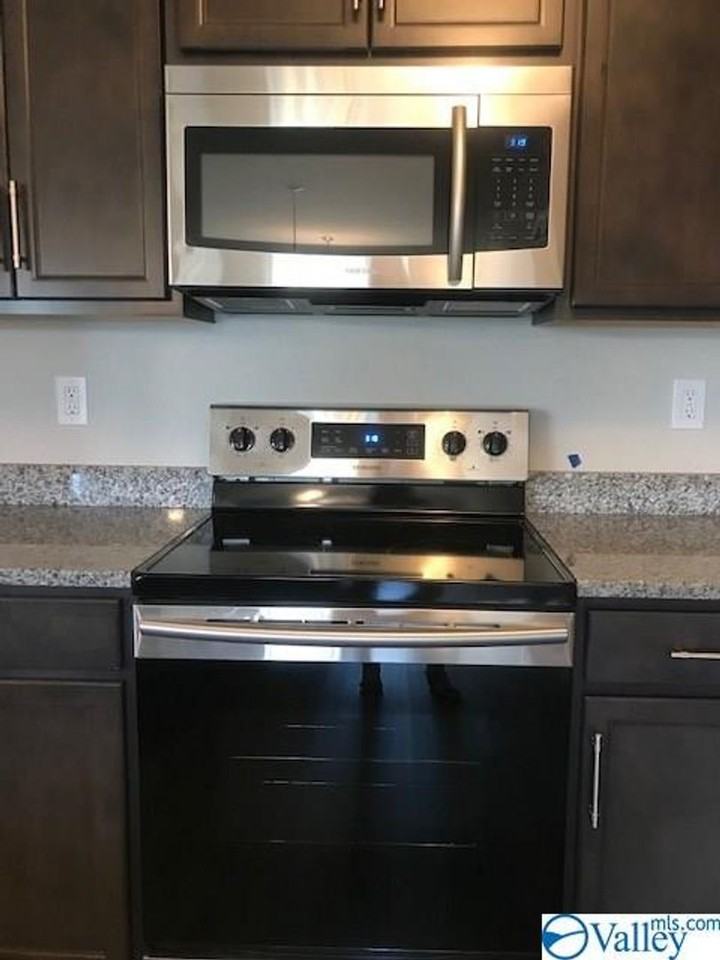 107 Hulsey Ln - Photo 3 of 9