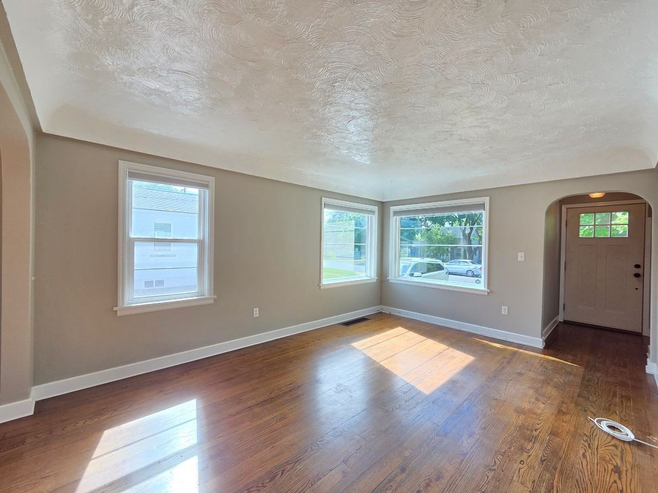 11317 E 4th Ave - Photo 3 of 20