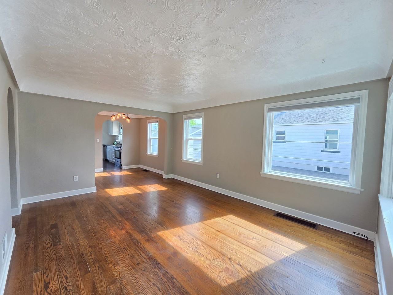 11317 E 4th Ave - Photo 4 of 20