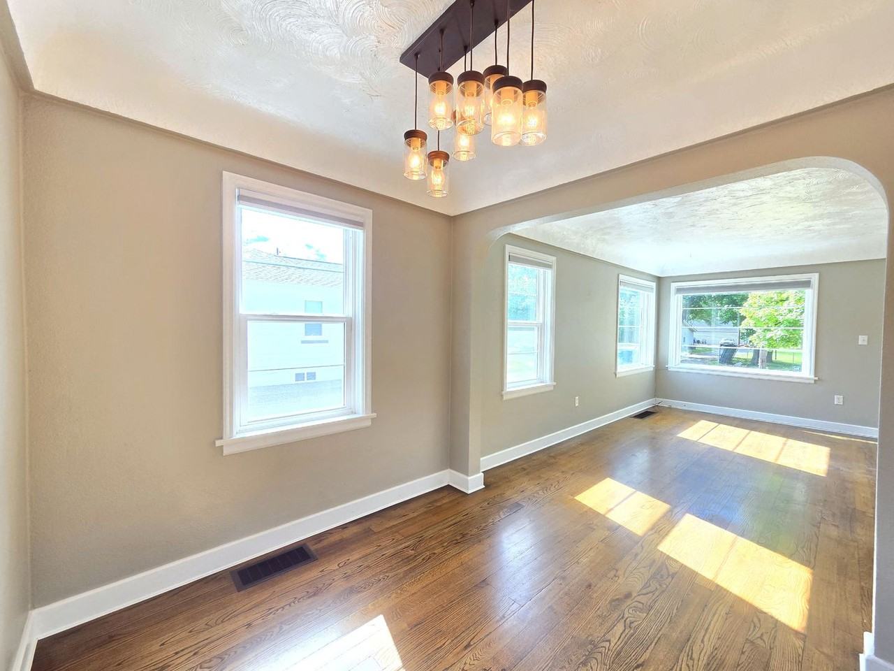 11317 E 4th Ave - Photo 5 of 20