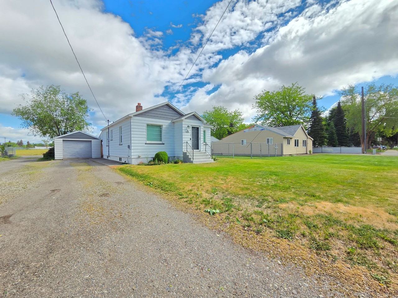 11319 E 4th Ave - Photo 2 of 22