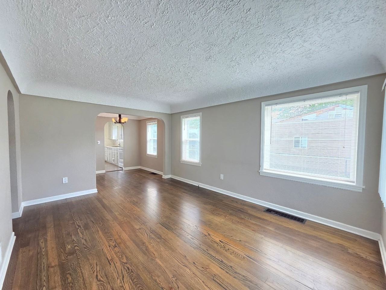 11319 E 4th Ave - Photo 3 of 22