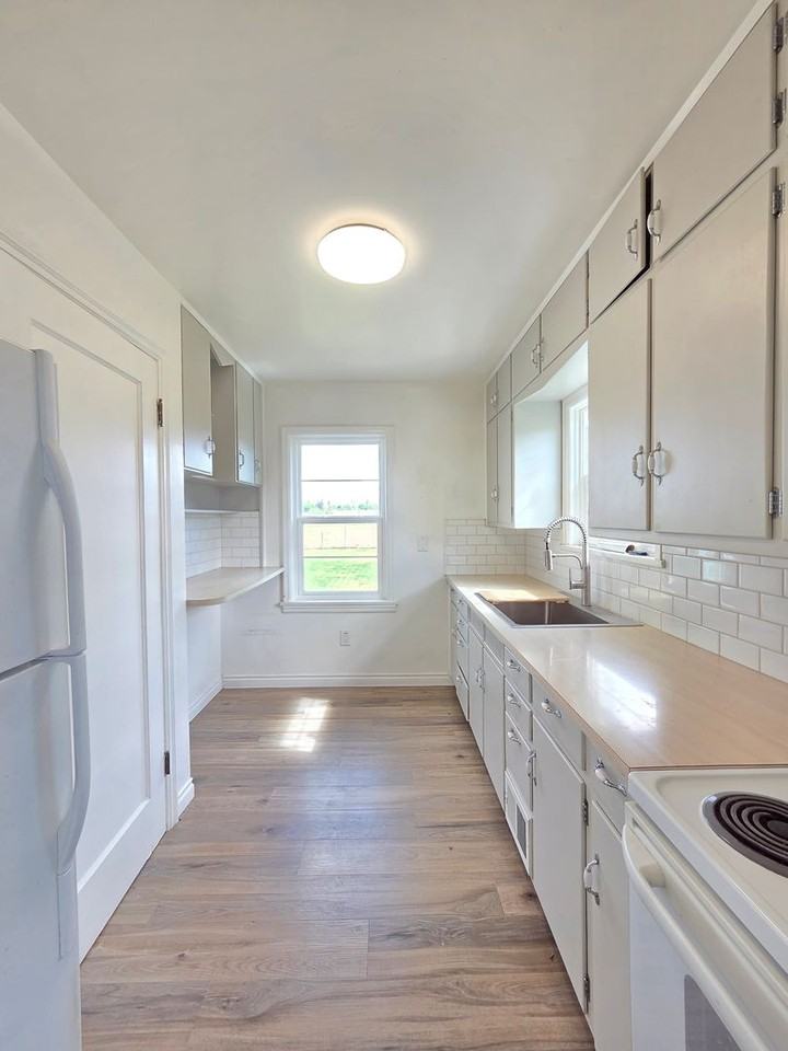 11319 E 4th Ave - Photo 7 of 22