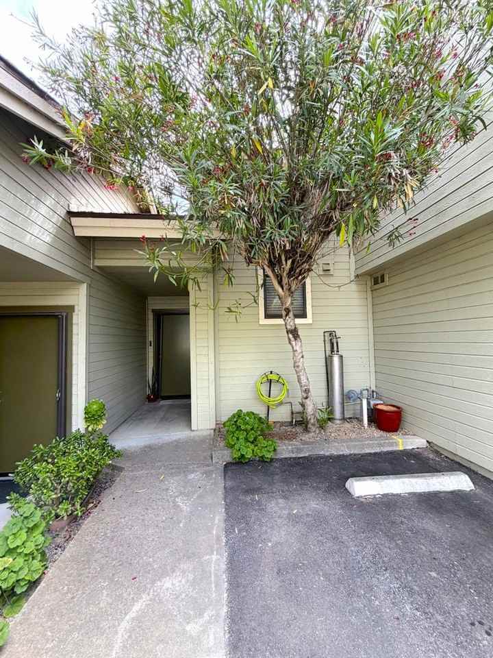 3611 Constellation Rd - Photo 2 of 22